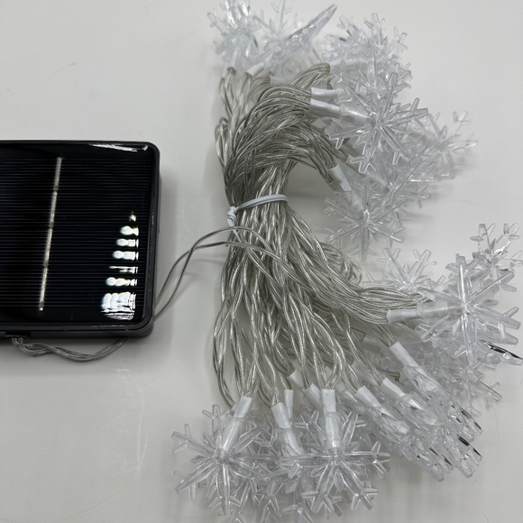 Warm White 31ft 50Led Snowflake String Lights Indoor Outdoor 8 Light Mod… - Picture 3 of 8